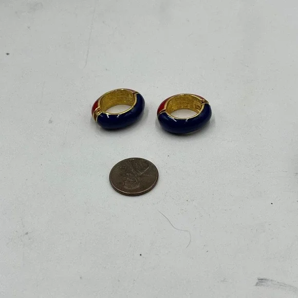 Kenneth Jay Lane KJL Reversible Blue and Red Enamel Clip-on Huggie‎ Earrings - Picture 6 of 8